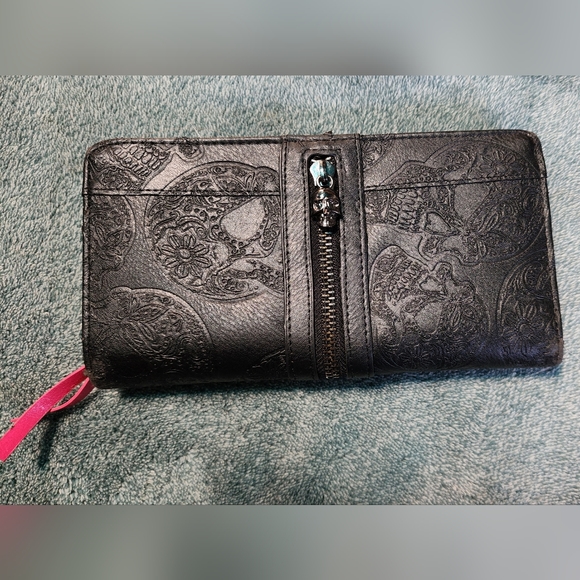 Retired Iron Fist Black Skull Pink Wallet - Picture 1 of 6